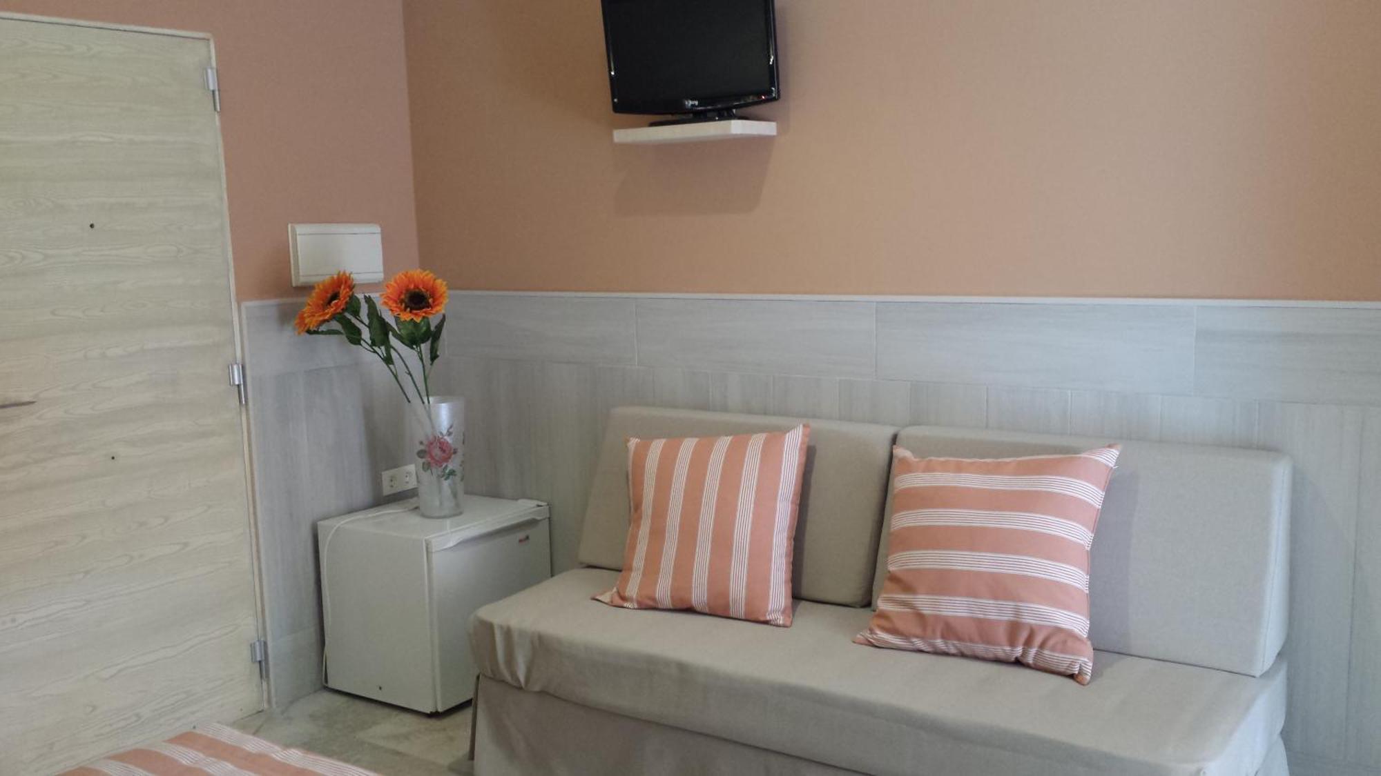 צ'יקלנה דה לה פרונטרה Hostal Noli מראה חיצוני תמונה