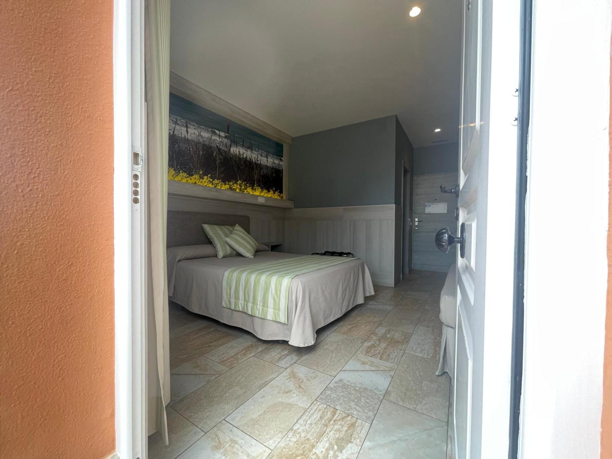 צ'יקלנה דה לה פרונטרה Hostal Noli מראה חיצוני תמונה