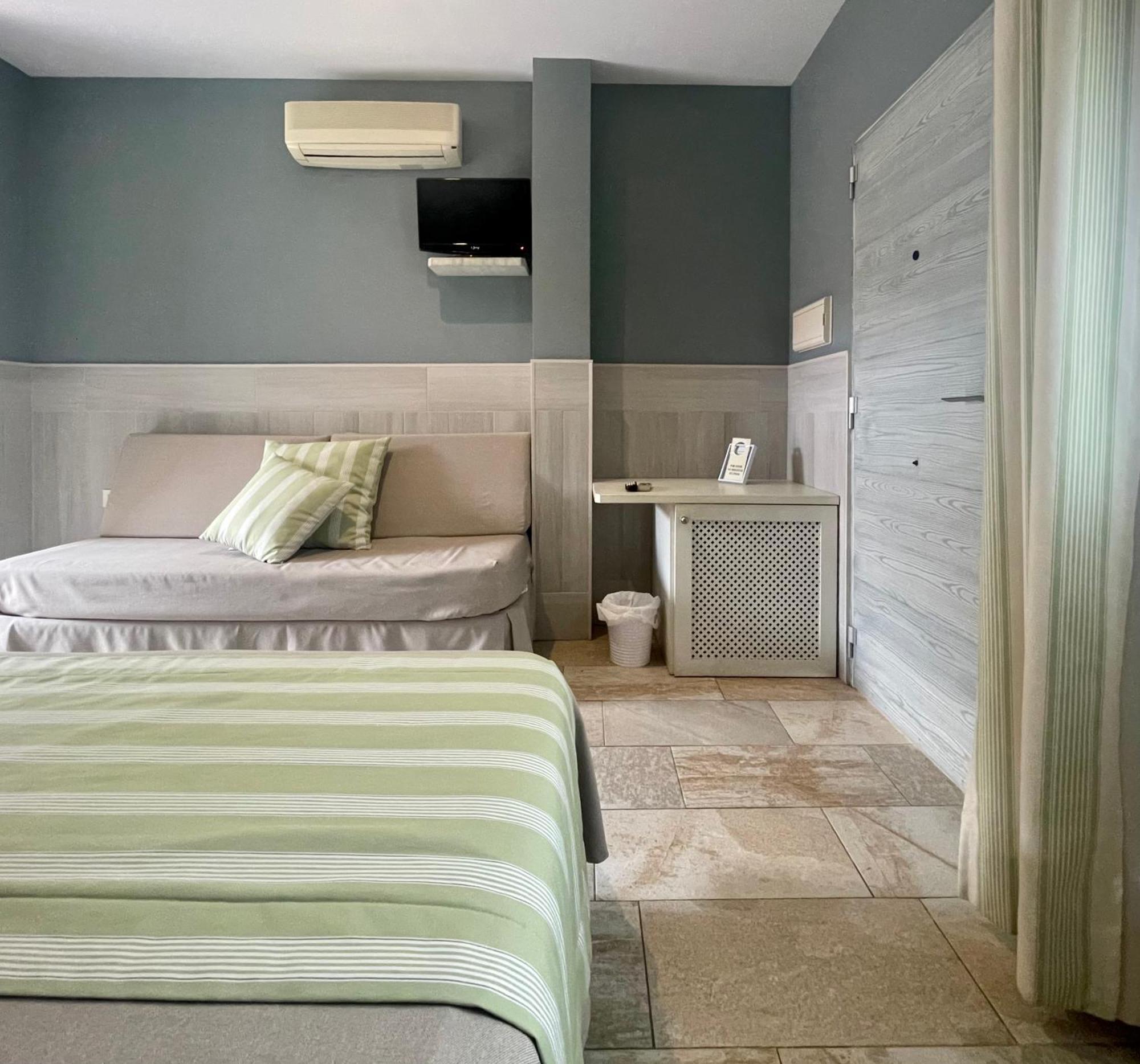צ'יקלנה דה לה פרונטרה Hostal Noli מראה חיצוני תמונה