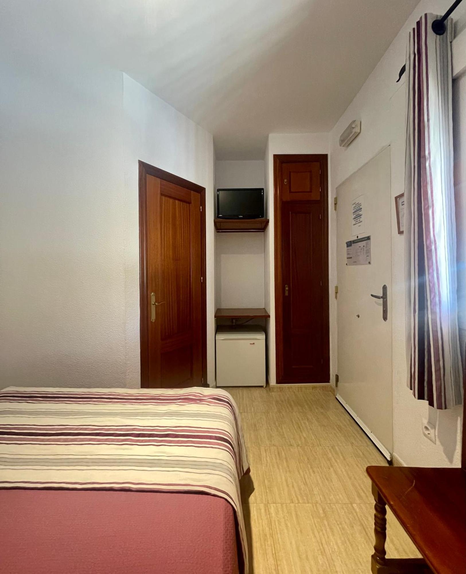 צ'יקלנה דה לה פרונטרה Hostal Noli מראה חיצוני תמונה