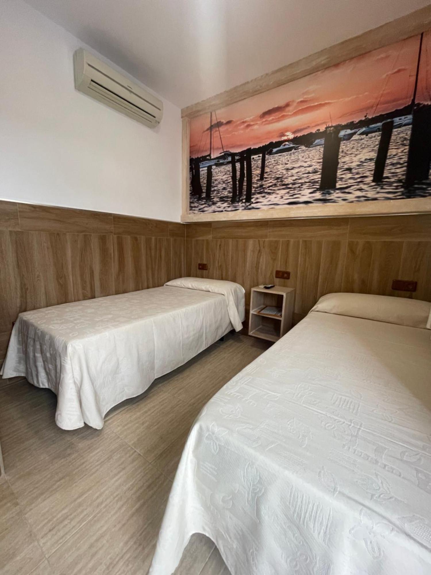 צ'יקלנה דה לה פרונטרה Hostal Noli מראה חיצוני תמונה