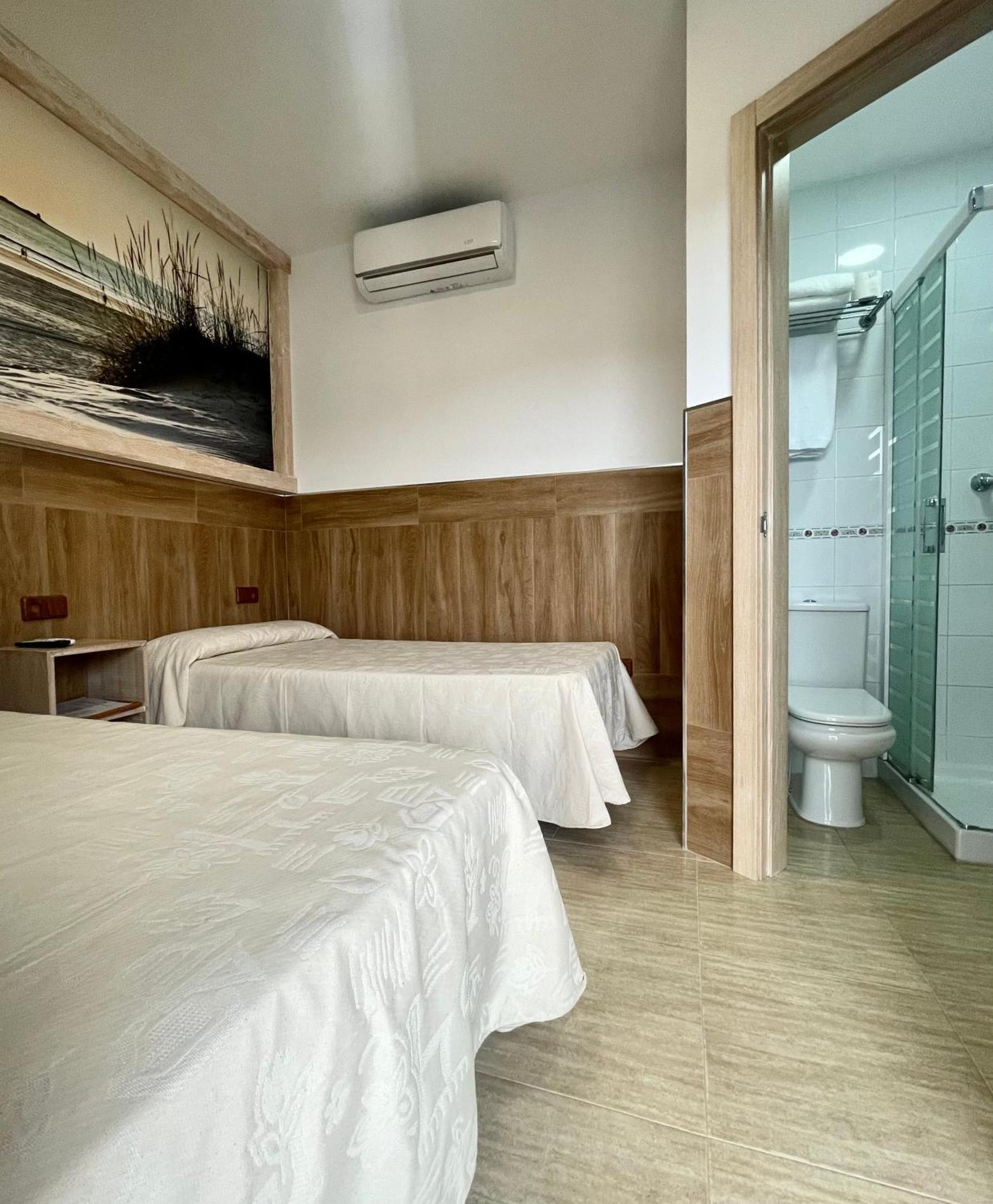 צ'יקלנה דה לה פרונטרה Hostal Noli מראה חיצוני תמונה